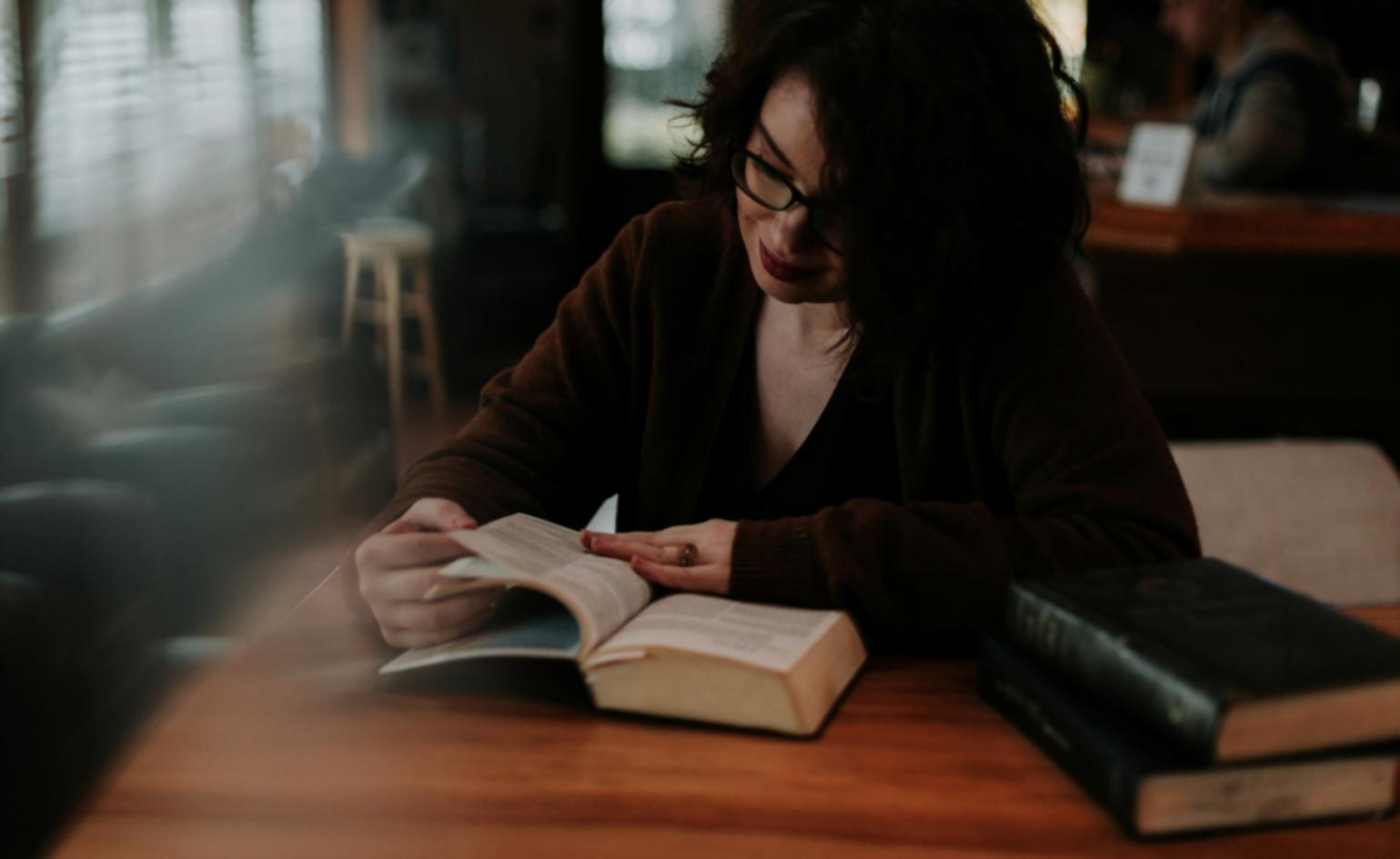 Workshop di gruppo focalizzato su editing creativo e compositing digitale